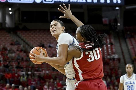 South Carolina and UCLA head to Connecticut as part of women’s basketball tripleheader